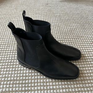 Everlane black leather square-toe Chelsea boot